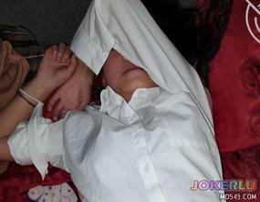  JK学生妹学圆溜大屁股一根18厘米的鸡巴直入花心脸都红了